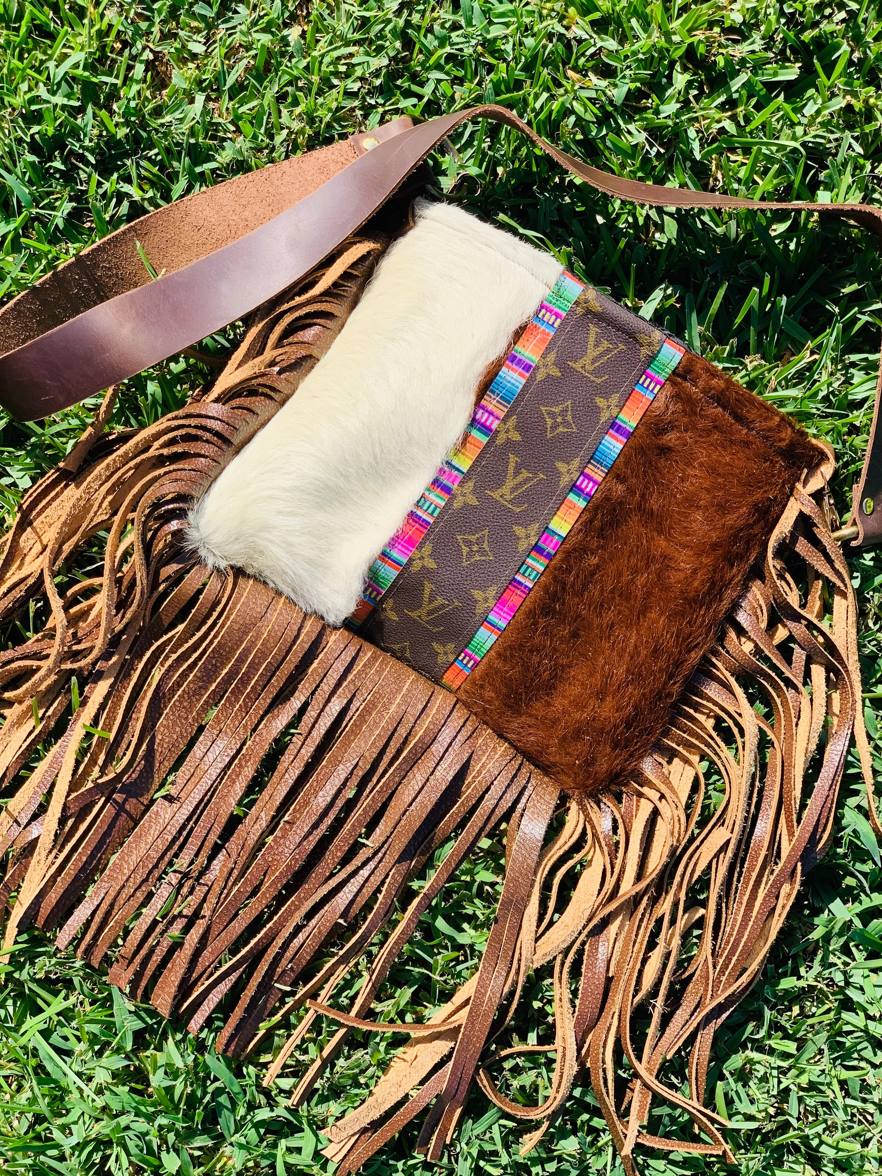 Medium Crossbody Kelsey, Tricolor HOH Strip of Serape
