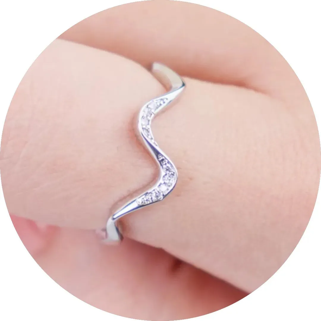Minimalist Wave Ring – Dainty Sterling Silver